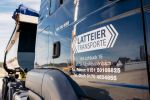 Detail LKW mit Firmenaufdruck